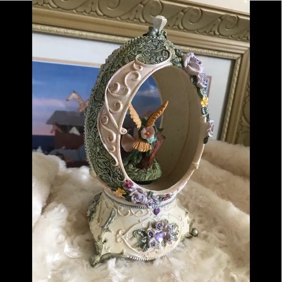 Rare Vintage 1980’s Hummingbird Musical Moving Egg - Picture 2 of 8